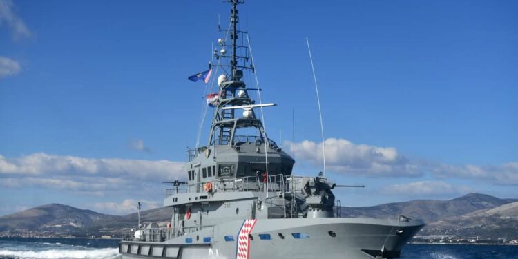 Hrvatska vojska cijelu noć na terenu: Evakuirali ljude s plaže, prevezli trudnicu i pacijente