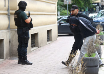 Hrvatski lovci na pedofile žestoko nagrabusili: Završili u lisicama zbog onog što su učinili čovjeku