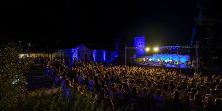 Hvarske ljetne priredbe proslavile 65 godina – jubilarno izdanje završava velikim glazbenim spektaklom