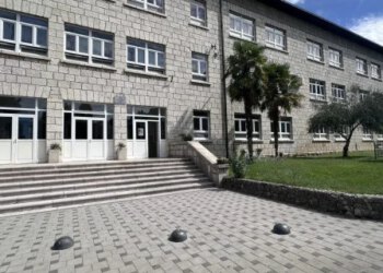 Incident u školi u Stocu: Skupina roditelja upala u školu te verbalno napala ravnatelja i djelatnike