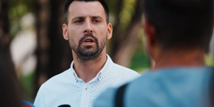 Ivošević od jutra sjedi u Banovini! Traži odgovor o ekranima za Šutino obilježavanje mandata: “Ostajem ovdje do daljnjega”