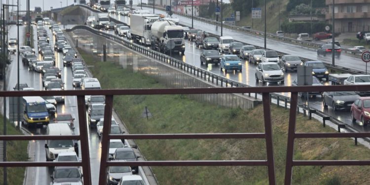 KAOS NA IZLAZIMA IZ SPLITA Kolone do Lovrinca, Dubrovačke i Bruna Bušića