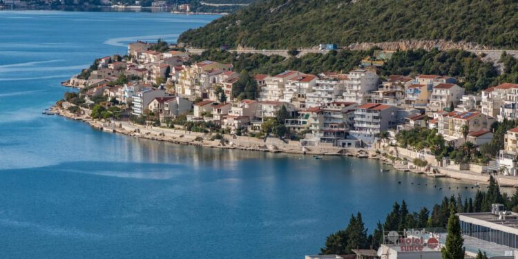 Kamioni ilegalno istresli otpad iz Hrvatske u Neum?
