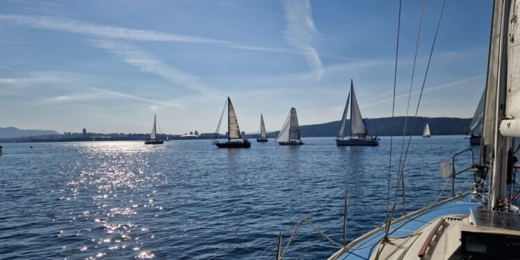 Kaštelanski zaljev ponovno pod jedrima: Više od 40 krstaša stiže na 15. Kaštelansku regatu