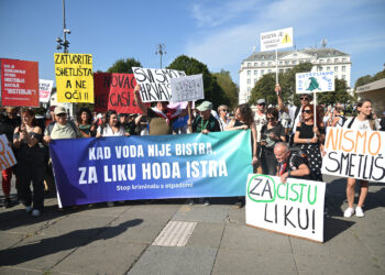 Ličanin Mile u suzama: Ovo je za moje unuke, ja mogu i sutra umrijeti
