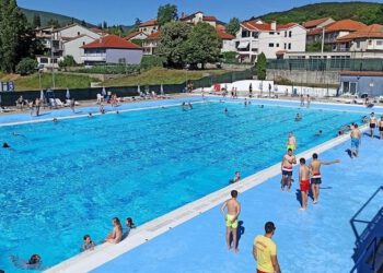 Lijepa vijest za Sinjane. Gradski bazen nastavlja s radom