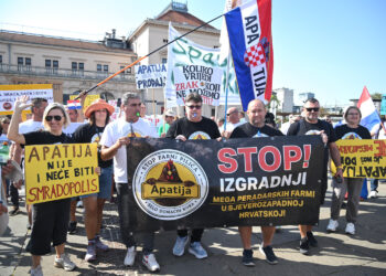 Ljudi na sav glas skandiraju ‘Izdaja’, Bušić: ‘Ne možete tvrditi da niste krivi, a imenovali ste ljude’