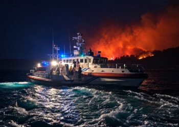 MILNA JE OBRANJENA Oko 200 ljudi evakuirano, objekti oštećeni, iza vatrogasaca teška noć