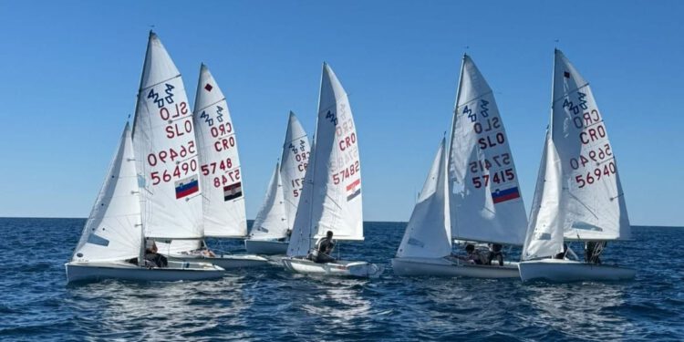Maestral otkazao start, a onda su slovenska i zadarska posada preuzele vodstvo Valsaline Cupa!