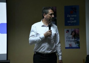 Marinko Čavara prvog dana kampanje iz državne interventne pričuve razdijelio novac udrugama iz rodne Busovače
