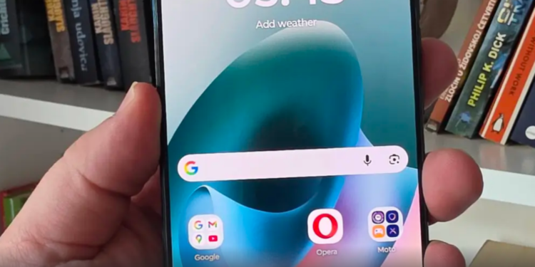 Motorola moto G77 na testu: Pouzdan telefon kojem je svakodnevica najjača strana