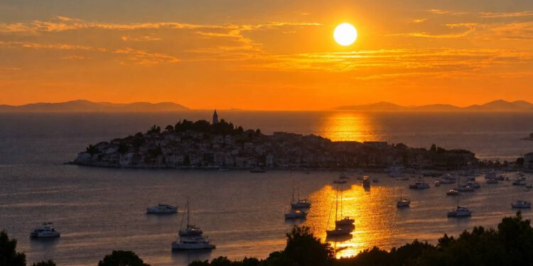 Na sjevernom Jadranu i u Dalmaciji temperature do 35 °C, na krajnjem jugu narančasti alarm