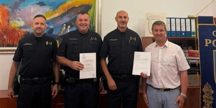 Načelnik općine Postira uručio zahvalnice i nagrade policijskim službenicima