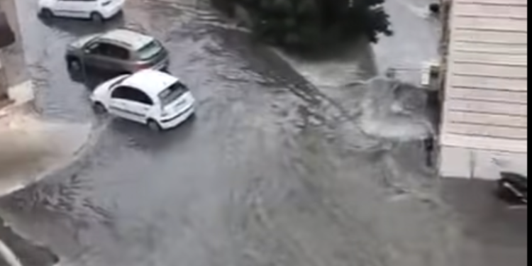 Nadrealni prizori iz centra Splita: Iz asfalta šikljala voda nastale kilometarske kolone