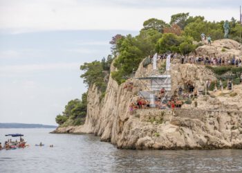 Najhrabriji skaču, Makarska gleda: Makarska ovog vikenda u znaku cliff jumpinga