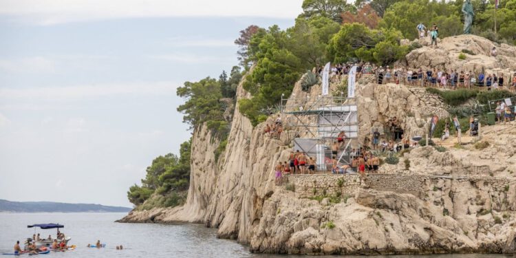 Najhrabriji skaču, Makarska gleda: Makarska ovog vikenda u znaku cliff jumpinga