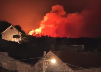 Naselje na Braču spasila odluka vatrogasnog zapovjednika: “Time je spriječio prebačaj požara”