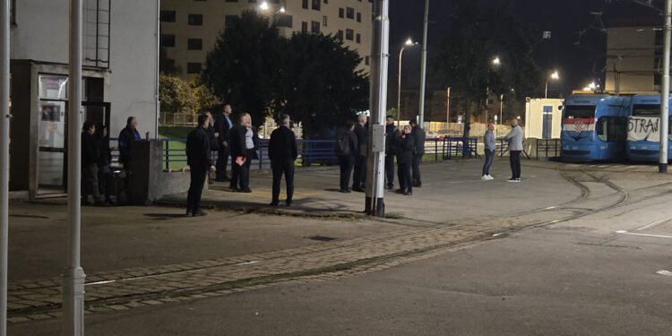 Očajni Zagrepčani u 6 ujutro zavapili: ‘Pa ja od 4:30 hodam na posao… Samo mi je ovo trebalo’
