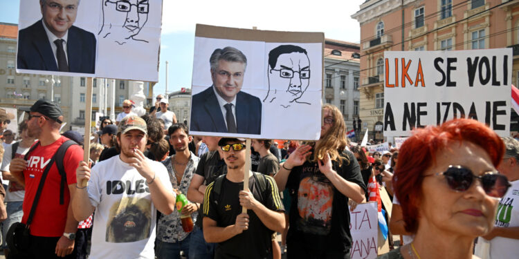 Plenković je dobio žuti karton! HDZ-ovci uznemireno: Jeste li čuli što su ti ljudi na Trgu uzvikivali?