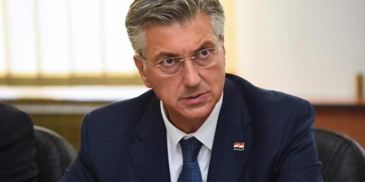 Plenković je u Gospić ciljano poveo pet ministara: Što se krije u pozadini? Na snazi su izvanredne mjere