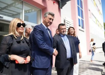 Plenković s četvero ministara obišao Mostar: Za 600 projekata podijelili 25,75 milijuna eura