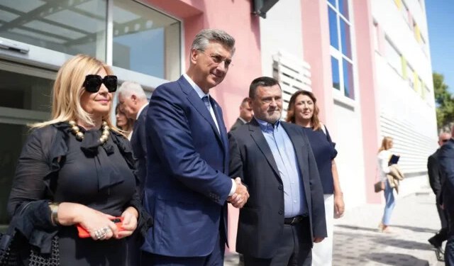 Plenković s četvero ministara obišao Mostar: Za 600 projekata podijelili 25,75 milijuna eura
