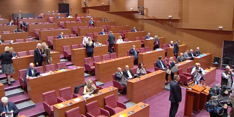 Počela sjednica Sabora, krenulo žestoko: ‘Pozivam premijera na ostavku’