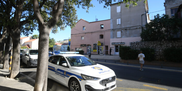 Policija otkrila detalje strašnog zločina u Šibeniku: Prvo je napao muškarca, onda se okomio na ženu