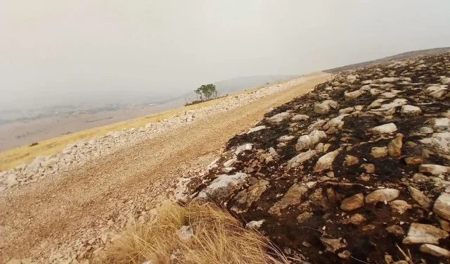 Požar iznad duvanjskih naselja pod nadzorom, borba s vatrom prema Trebiševu i Zlopolju