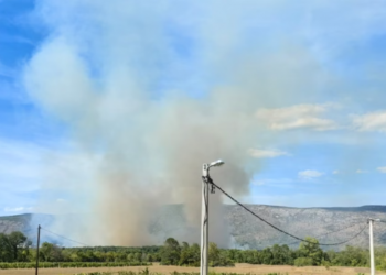 Požar kod Gruda širi se prema Hrvatskoj, angažiran Air Tractor