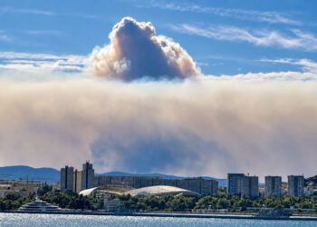 Požar na Braču stvorio golemi oblak: Evo što pojava pyrocumulusa znači