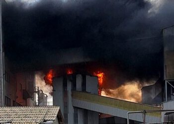 Požar u Petrokemiji, evakuiran dio pogona, građani u čudu: ‘Zašto nije aktiviran sustav?’