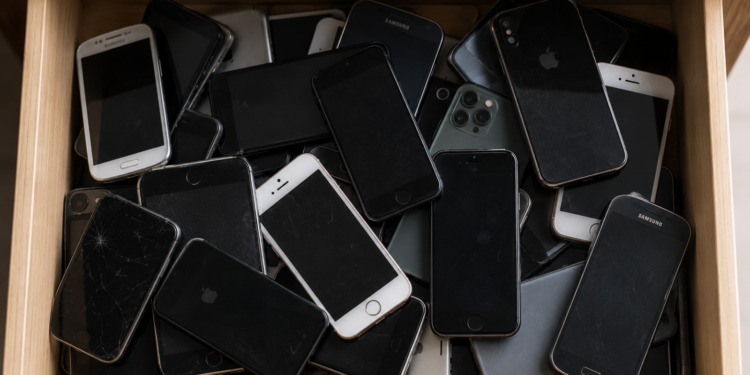 Pretrage u 19 europskih zemalja zbog prevare vezane za mobitele