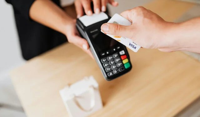 Promjene u bankama u BiH: Evo koliko se sada može platiti bez ukucavanja PIN-a