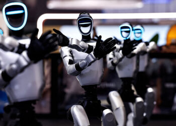 Prvi roboti stižu u osiguranje, banke i telekomunikacije