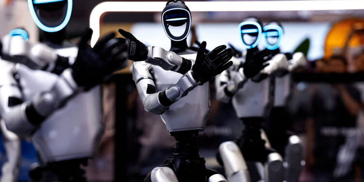 Prvi roboti stižu u osiguranje, banke i telekomunikacije