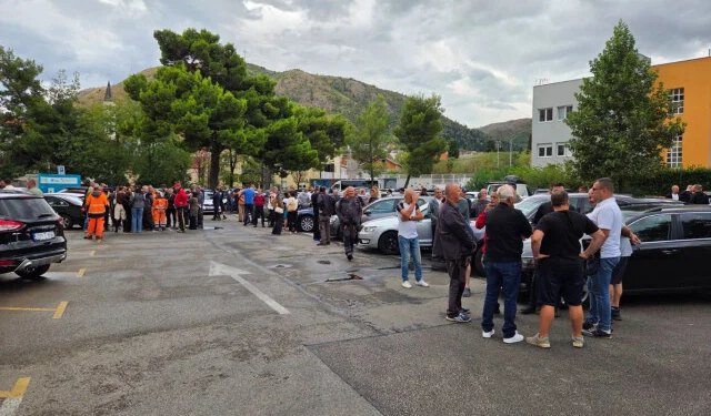 Radnici JP Komunalno Mostar: ‘Nemamo ni plaće ni doprinose! Prestat ćemo odvoziti smeće, neka ga kupe vijećnici’