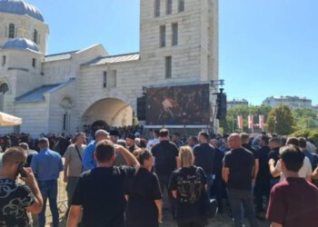 Ratko Mladić pokopan uz vojne počasti: Na pogrebu bili Dodik, Cvijanović i Stanivuković, Vučić se nije pojavio