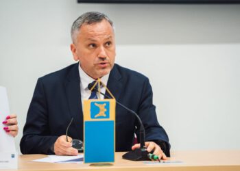 Šimundić feminizam nazvao “luđačkom ideologijom”, stigao žestok odgovor: “Ne zaslužuje biti na čelu Skupštine”