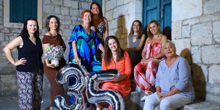 Zavjet dalmatinskoj klapskoj pjesmi pod zidinama drevne Salone: Bogata tradicija klape Tamarin okrunjena noću za pamćenje