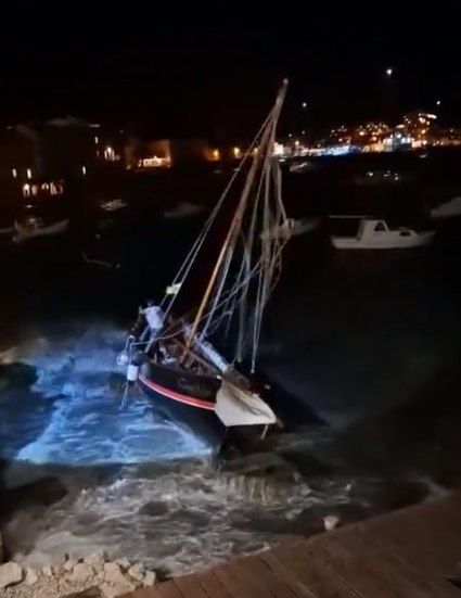 Olujna tramontana nasukala iznimno vrijednu falkušu na Visu: "Vraćala se s 'Dana u Vali' na Hvaru!
