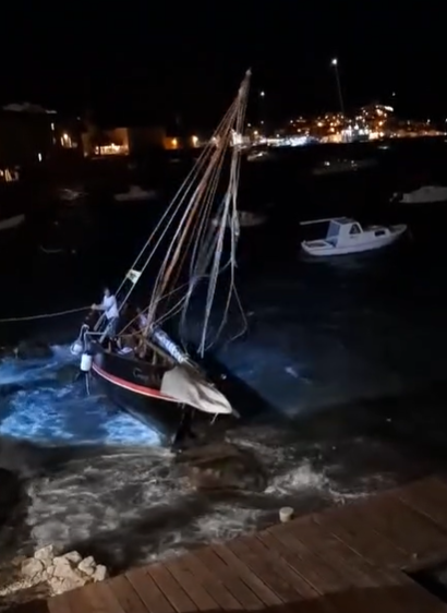 Olujna tramontana nasukala iznimno vrijednu falkušu na Visu: "Vraćala se s 'Dana u Vali' na Hvaru!