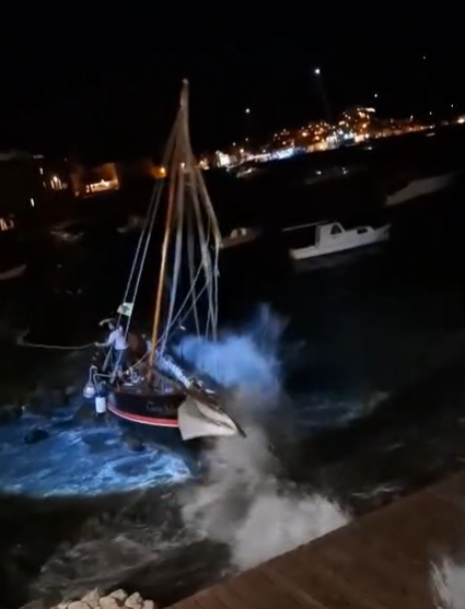 Olujna tramontana nasukala iznimno vrijednu falkušu na Visu: "Vraćala se s 'Dana u Vali' na Hvaru!