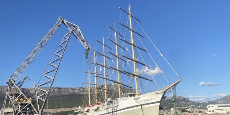 Spektakl pred Splitom: Morski div od 162 metra upravo napušta splitski akvatorij