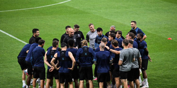 Sportske novosti – Hrvat je košarkaški grad pretvorio u nogometni, pred povijesnim je uspjehom! ‘Europu ću igrati s rezervama’