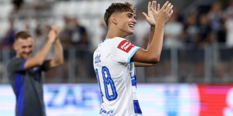 Sportske novosti – Tri klinca zablistala na otvorenju HNL-a i oduševila javnost. Jednog je već zapazio i Dinamo