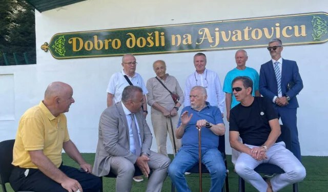 Stjepan Mesić posjetio Ajvatovicu i Donji Vakuf