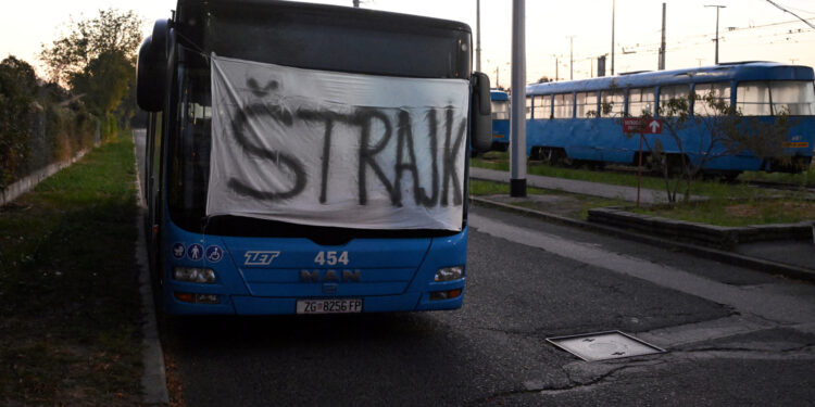 Štrajk u Zagrebu: Oglasio se grad i lokalni HDZ, razgrabljeni bajsevi
