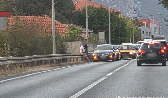 Sudar Passata i Audija na M-17 u Mostaru, gužve u oba smjera