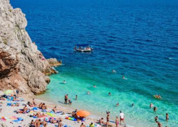 Sunce i vrućina vladaju Jadranom, u Zagori i na jugu moguć lokalni pljusak